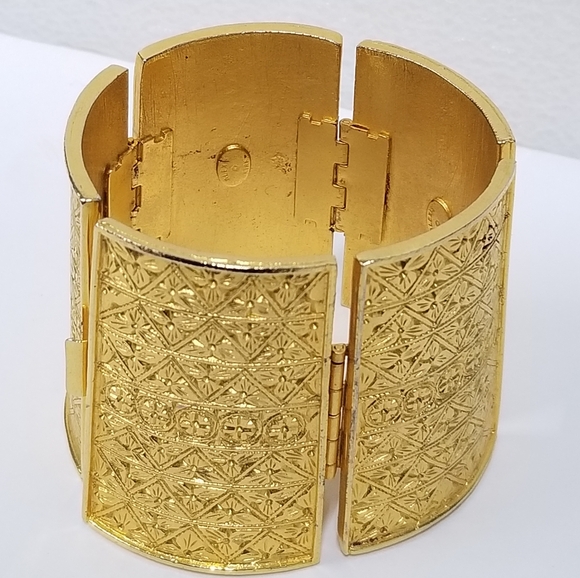 Vintag Super Rare Statement XL Gilt Alhambra Etruscan Pyramid Wide Cuff Bracelet - Picture 6 of 16